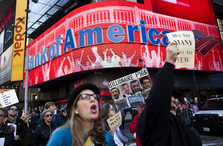 מחאת וול סטריט ליד סניף של בנק אוף אמריקה בניו יורק