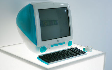 קונכיה שקופה כחולה. הדגם הראשון של מחשב ה-iMac , צילום: מרסין ויצ