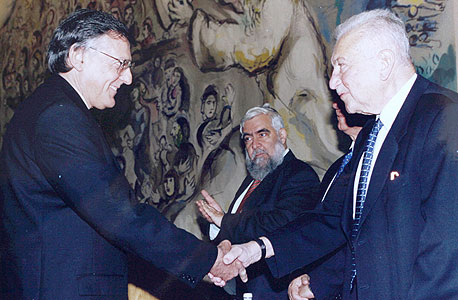 1999. דן שכטמן מקבל את פרס וולף בפזיקה