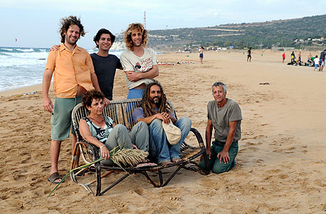 הפעילים הירוקים בחוף בצת, צילום: דורון גולן