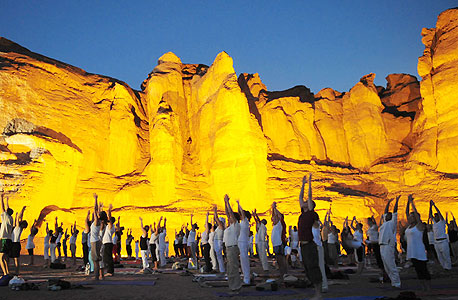 יוגה בשקיעה יוגה בשקיעה