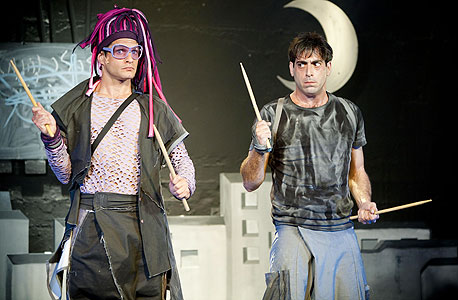 תיאטרון חיפה (בתמונה "החופש לזוז"). מחיר: 329 שקל ל-8 הצגות תיאטרון חיפה (בתמונה "החופש לזוז"). מחיר: 329 שקל ל-8 הצגות