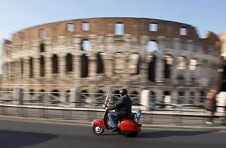 איטליה בצרות: פיץ&#39; חתכה את דירוג האשראי של המדינה