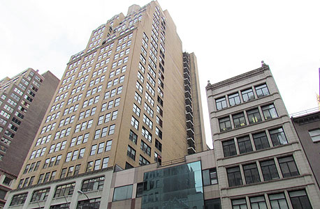  מבנה המיועד להריסה שבמקומו ייבנה פרויקט Fifth Avenue.