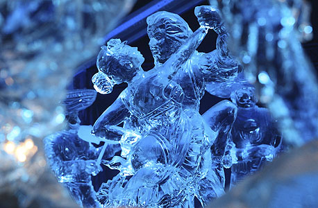 פסלי דיסני בקרח