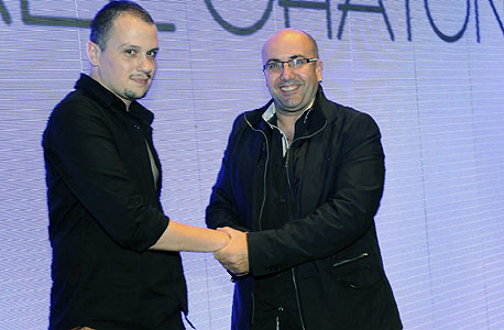 סרג' דרעי, מנכ"ל ושותף ברנואר (מימין) עם אוחיון. הפיכת הרעיונות לקולקציה מסחרית סרג' דרעי, מנכ"ל ושותף ברנואר (מימין) עם אוחיון. הפיכת הרעיונות לקולקציה מסחרית