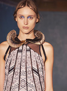 דגם מבית threeASFOUR