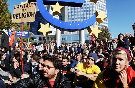 פרנקפורט: 400 עצורים בהפגנה נגד הצנע