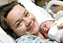 יולדת עם תינוקה (אילוסטרציה), צילום: shutterstock