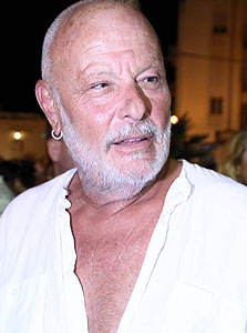 אריק סיני. רשום באתר עם טלפון להזמנת הופעות