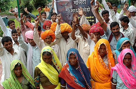 חקלאים מפגינים בהודו , צילום: אי פי אי 