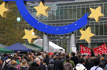 מחאה מול מטה הבנק האירופי המרכזי בפרנקפורט
