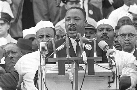 ד"ר מרטין לותר קינג בנאומו "יש לי חלום", 1963. יותר ויותר אזרחים במדינות דמוקרטיות משתתפים בממשל על ידי פעילות ישירה ומחאתית, צילום: איי פי