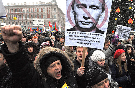 הרשת סייעה למחאה נגד פוטין, אז עכשיו הוא יצנזר אותה. הפגנה נגד המשטר ברוסיה