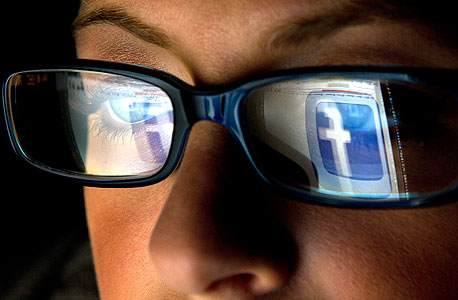 לא אירוני, לא מודע לעצמו: למה בכה בכיר פייסבוק?