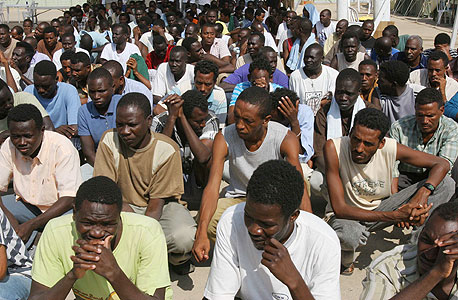 פליטים אפריקאים בכלא קציעות