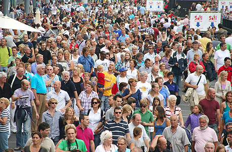 A large crowd of people. Photo: Shutterstock