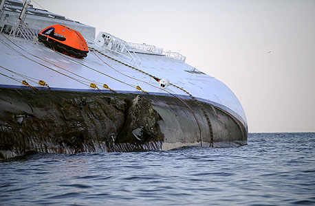 קברניט הספינה של קרניבל קורפ שטבעה באיטליה - נעצר בחשד להריגה
