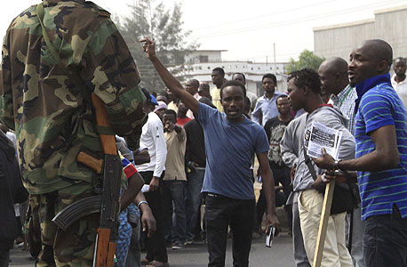 הממשלה נכנעה לזעם הציבורי: ניגריה מחזירה את הסובסידיות על הדלק