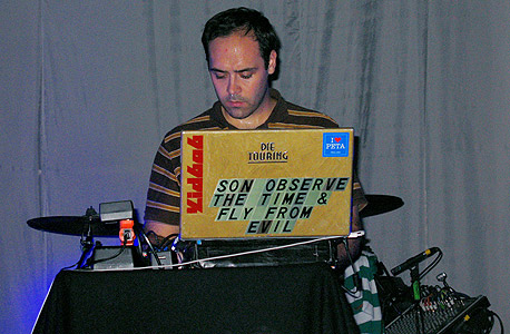 קיד 606. אלקטרוניקה קשה