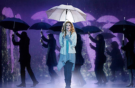 "Ghost". מבוסס על הסרט שובר הקופות "Ghost". מבוסס על הסרט שובר הקופות