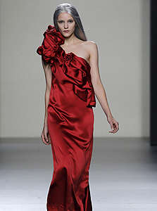 מדריד. מריה בארוס. פאות כסופות ופיסול בבד