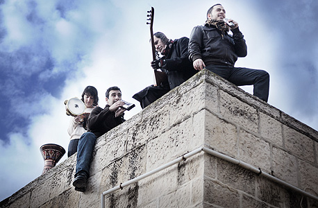 אור ואנסמבל שמש העמים. בכורה