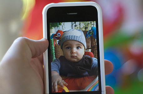 אייפון, בייבי: הטלפון של אפל עוקף בסיבוב את חדרי הלידה