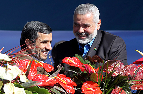 הנייה (מימין) ואחמדינג'אד, החודש. חמאס מבקש מאיראן סיוע הנייה (מימין) ואחמדינג'אד, החודש. חמאס מבקש מאיראן סיוע