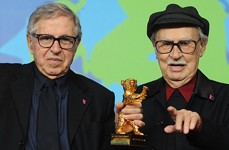 האחים טביאני עם הפרס שקיבלו עבור "קיסר חייב למות". חזרו להיות רלבנטיים