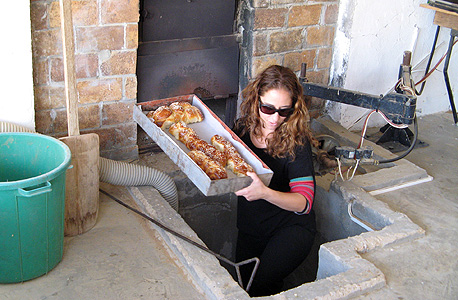 מצפה גבולות (בתצלום, אפיית חלות)