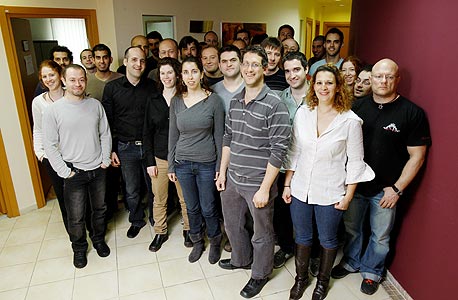 צוות Jungo. מקשרין בין כל המכשירים במכונית צוות Jungo. מקשרין בין כל המכשירים במכונית