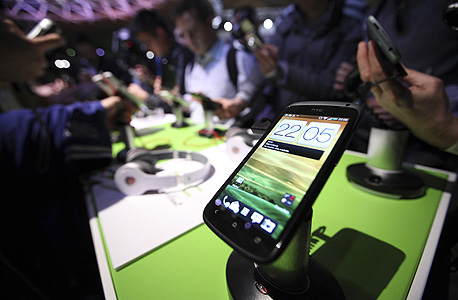 בדיקת כלכליסט: HTC ONE X מול ONE S 