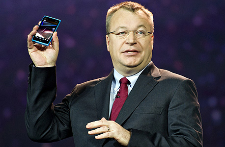 Lumia על חשבון Asha: נוקיה מוכרת יותר טלפונים חכמים, אבל המניה צונחת