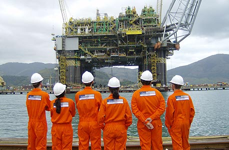 עובדים בקמטק. החברה נותנת לכל עובד אחריות מלאה על פרויקט מהיום הראשון ותואר שני כחלק מההכשרה — מה שהפך אותה למקום העבודה המבוקש ביותר בברזיל עובדים בקמטק. החברה נותנת לכל עובד אחריות מלאה על פרויקט מהיום הראשון ותואר שני כחלק מההכשרה — מה שהפך אותה למקום העבודה המבוקש ביותר בברזיל