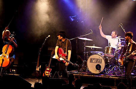 נערות ריינס בהופעה נערות ריינס בהופעה