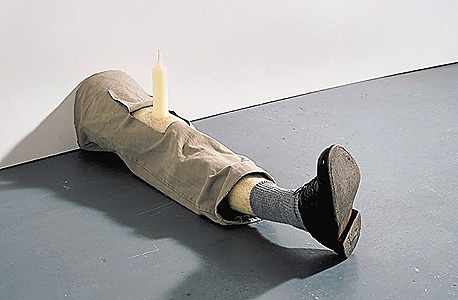 "ללא כותרת", פסל של רוברט גובר מ- 1991 "ללא כותרת", פסל של רוברט גובר מ- 1991