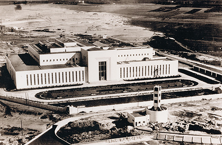 תחנת הכוח רדינג ב- 1940, שנתיים אחרי השלמתה (צילום היסטורי), צילום: ארכיון חברת החשמל    