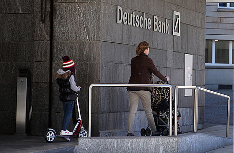 דויטשה בנק. נקנס ב-2.5 מיליארד דולר בגין מעורבותו בפרשה, צילום:בלומברג