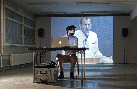 מתוך "הצעה לסדר". חזן: "אמרתי  לחולדאי שאשמל להראות לו את העבודה. הוא פשוט הסתובב והלך"