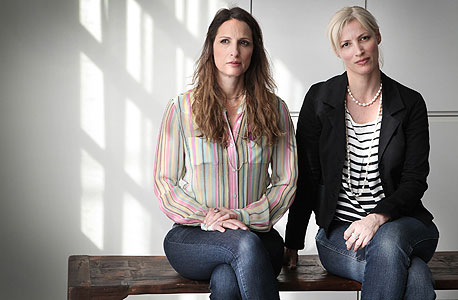 (מימין) פז ויפעת גלינסקי. "היה לנו חשוב להיות מחוץ למוזיאון באירוע הפתיחה"