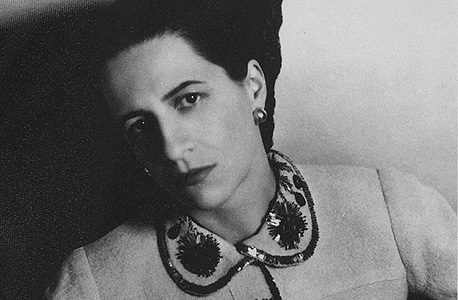  העורכת האגדית של "ווג" האמריקאי דיאנה ורילנד בחולצת סקיאפרלי , צילום: Louise Dahl-Wolfe Louise Dahl-Wolfe Archive