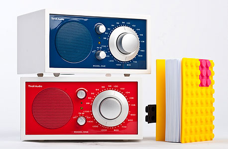 מחברת לגו ורדיו בעיצוב רדיו, צילום: גלעד בר שלו 