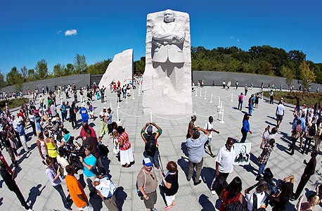 אנדרטת מרטין לותר קינג בוושינגטון. המידע שנחרת באמת לא מופיע בספרי הטיולים