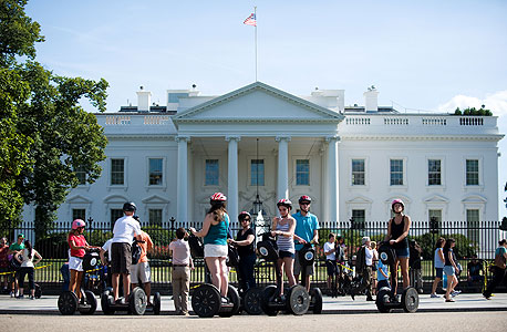 תיירים מחוץ לבית הלבן, צילום: אי פי אי