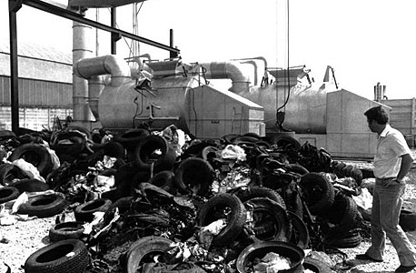 רוסי בשנות השמונים המוקדמות, ליד המתקן שבנה להפקת דלק נוזלי מאשפה. טען שאפילו ג'ימי קרטר התעניין