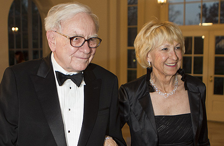וורן באט ואשתו אסתריד השנה באירוע בבית הלבן , צילום: בלומברג