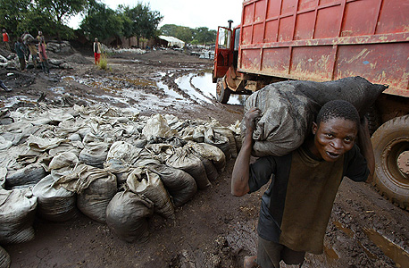 מכרה קובלט בקונגו. תנאי עבודה קשים, צילום: איי פי