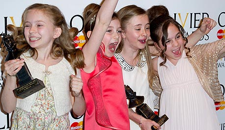 ארבע ה"מתילדות" בטקס. "הן קסם על הבמה", אומר הבמאי מתיו וורצ'וס ארבע ה"מתילדות" בטקס. "הן קסם על הבמה", אומר הבמאי מתיו וורצ'וס