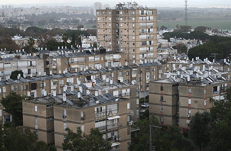 דודי שמש על גגות בניינים, צילום: אוראל כהן